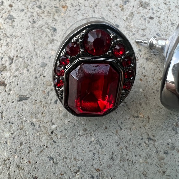 Givenchy Stud earrings - Picture 8 of 9